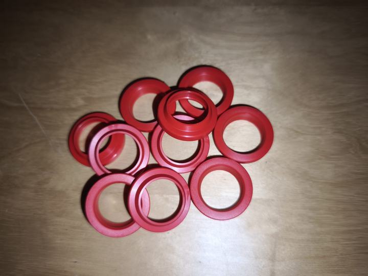 Lisované stírací kroužky — foto 1