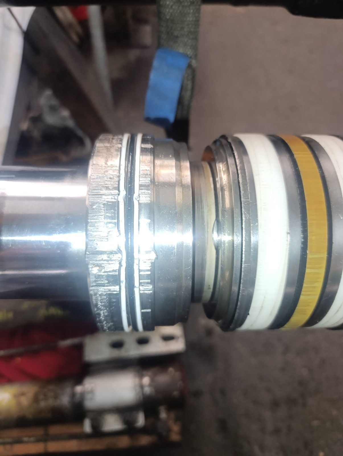 Poškozený hydraulický válec — foto 2